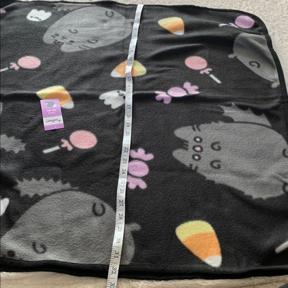 Pusheen Box Halloween Throw Blanket - Picture 7 of 8
